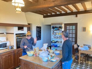 Dining - agritourisme guesthouse (Moux-en-Morvan)