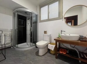 Superior Double Room, 1 Double Bed, Terrace, Valley View | Bathroom | Shower, rainfall showerhead, free toiletries, hair dryer - Zhangjiajie Ldyllic PondsideTimber Lodge (Zhangjiajie)