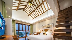 Nhà Duplex dành cho gia đình, nhiều giường, quang cảnh thung lũng, tầng lửng | Chăn bông, bàn, màn/rèm cản sáng, phòng cách âm