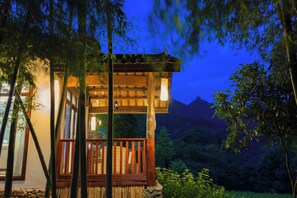 Property grounds - Zhangjiajie Ldyllic PondsideTimber Lodge (Zhangjiajie)