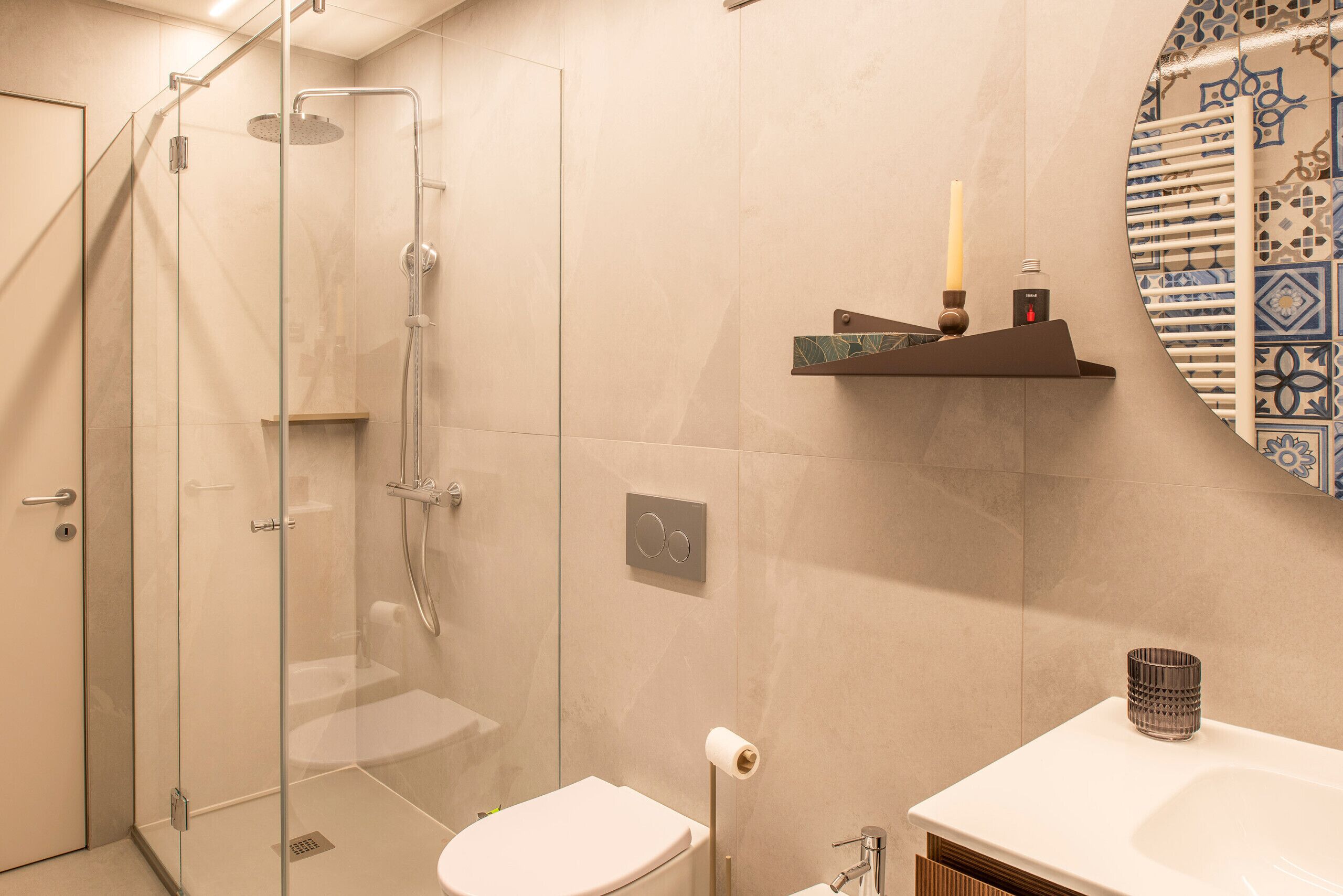 Dusche, Bidet, Handtücher