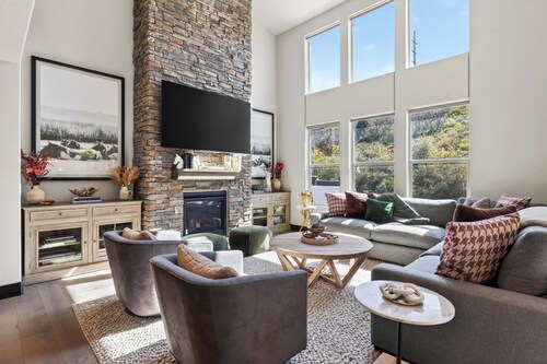 Private Hot Tub + Firepit + Views | Lake + Park City Trails | Jordanelle Ridge