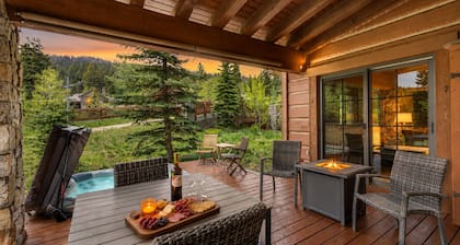 Luxury Tamarack Cottage | Ski-In/Ski-Out | Hot Tub | Walk to Village