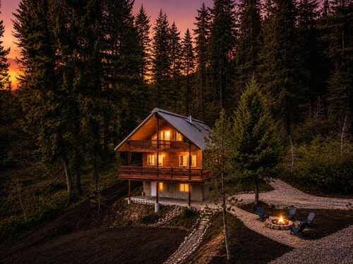Lakeview Log Cabin | Walk to Beach | Fire Pit + More