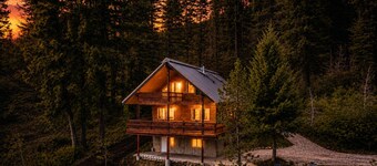 Lakeview Log Cabin | Walk to Beach | Fire Pit + More