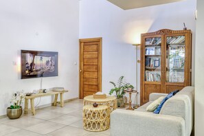 Living area - Vrbo Property (Saint-Pierre)