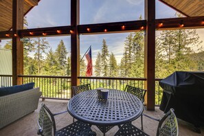 Outdoor dining - Lake Access + Water Views: Bottle Bay Family Home! (Sagle)