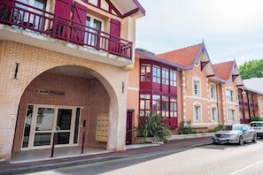 Außenseite Ferienhaus [Sommer]