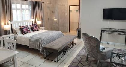 Charming B&B Retreat in Faerie Glen, Pretoria