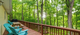 Waterfront Group Getaway Near Land Btwn the Lakes