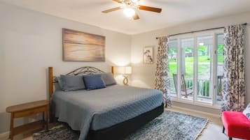 Desk, iron/ironing board, travel cot, Internet