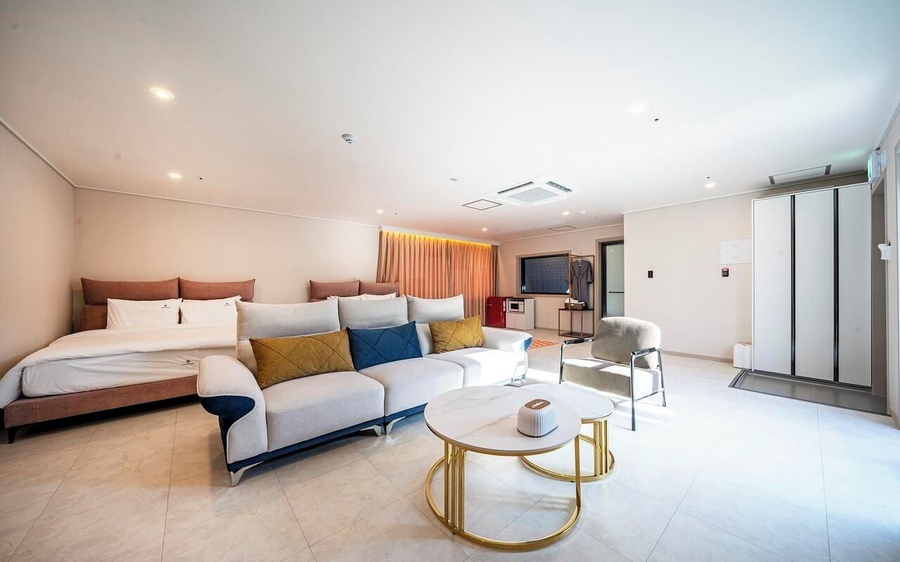 Royal Twin Room, Ocean View | Living area