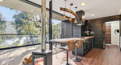 Private Cozy Lodge Retreat Surrounded by Nature