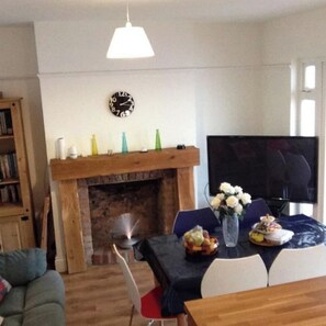 Room, 1 Bedroom, Patio | Dining room - Room-serene House Rental in Kent! Privat (Gravesend)