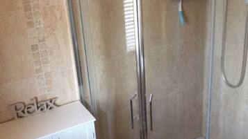 Room, 1 Bedroom, Patio | Bathroom