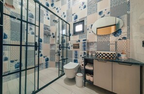 Villa Luxury, vista lago | Bagno | Asciugacapelli, asciugamani, sapone, shampoo