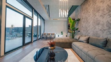 Luxury Suite, Mountain View | Living area