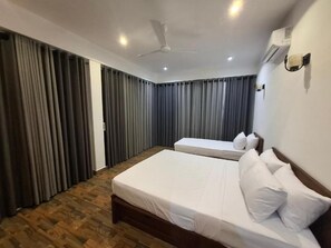 Standard Triple Room, Balcony, Mountain View | Desk, laptop workspace, blackout curtains, iron/ironing board - Highgarden Hideaway Villa - Gampola (Gampola)