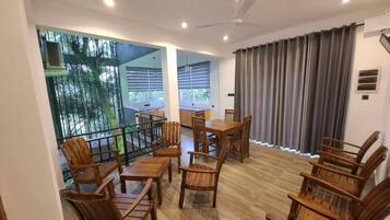 Standard Triple Room, Balcony, Mountain View | Dining