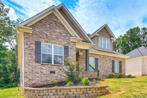 Exterior - Huntsville Home Base w/ Yard + Patio! (Huntsville)