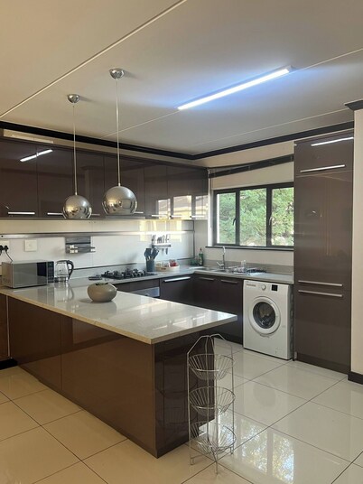 Light-Filled 2BR 2BA Spacious Apartment
