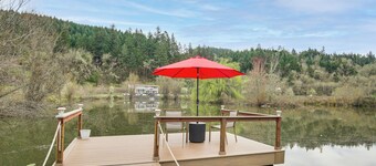 Dual-Cottage Getaway in Oakland w/ Private Pond