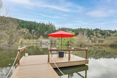 Dual-Cottage Getaway in Oakland w/ Private Pond