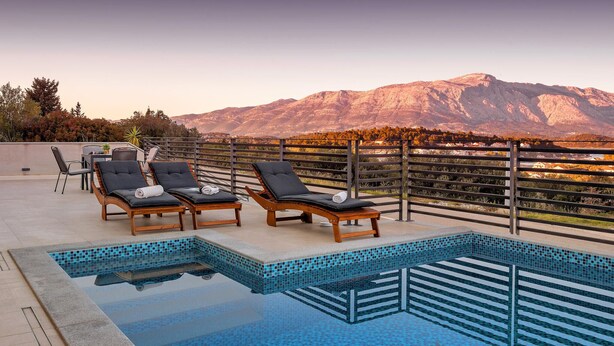 A rooftop pool with lounge chairs and a view of mountains. - Stunning home in Lumbarda (Lumbarda)