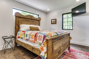 Room - Secluded Countryside Gem w/ Deck & Yard in Peru (Peru)