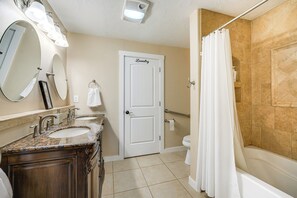 Hair dryer, towels - Private + Secluded: 2BR Vancouver Home w/ Fire Pit (Vancouver)
