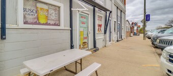 7 Mi to Lake Cochrane: Quaint Gary Getaway!