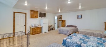 7 Mi to Lake Cochrane: Quaint Gary Getaway!