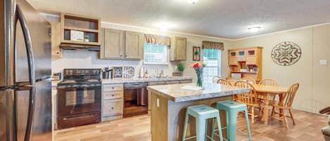 Fridge, microwave, stovetop, dishwasher