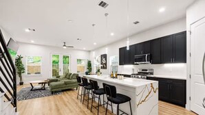 Nhà liên kế Cao cấp | Bếp riêng