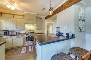 Fridge, microwave, stovetop, dishwasher