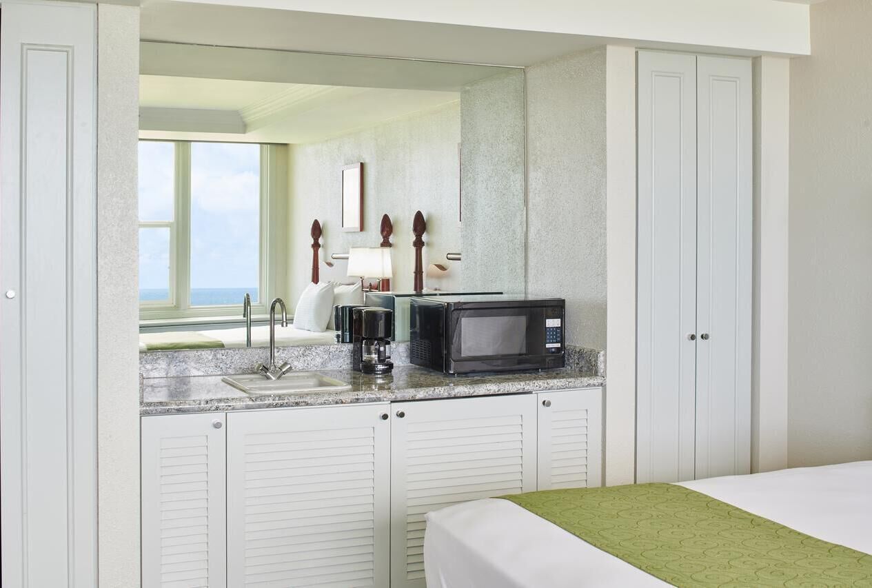 Explore Maui From Our Cozy Oceanfront Room | Pets Are Allowed - Paia, HI