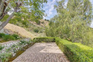 Property grounds - Combined Retreat w/ Epic Views in Simi Valley! (Simi Valley)