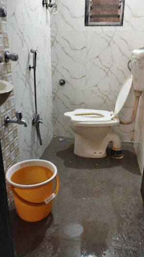 Standard Double or Twin Room | Bathroom - Hotel Kamal (Mumbai)