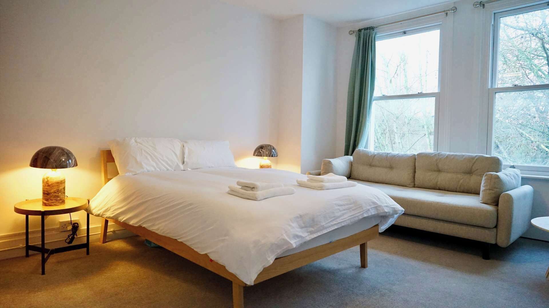 Iron/ironing board, Internet, bed sheets