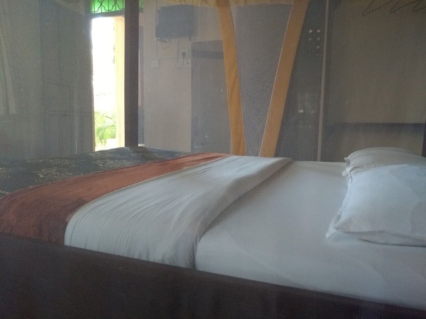 Free WiFi, bed sheets
