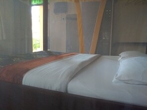 Deluxe Double Room | Free WiFi, bed sheets - Jumbo Hilltop Lodge (Kwale)