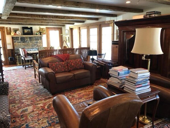 Living area - Breathtaking Views & Deep Relaxation (Blue Grass)