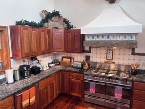 Private kitchen - Breathtaking Views & Deep Relaxation (Blue Grass)