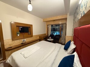 Desk, laptop workspace, free WiFi - Hotel Summer King (Manali)