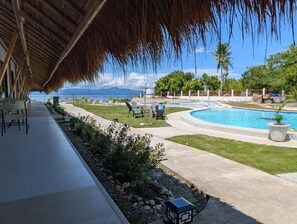 Outdoor pool, open 8:00 AM to 10:00 PM, pool umbrellas, pool loungers - Banana Beach Club (Moalboal)