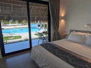 In-room safe, laptop workspace, soundproofing, free WiFi - Banana Beach Club (Moalboal)