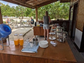 Outdoor dining - Banana Beach Club (Moalboal)
