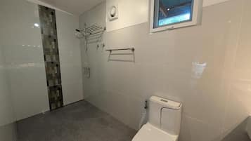 Chambre Double Deluxe, patio, vue jardin | Salle de bain