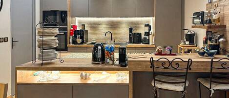 Fridge, microwave, oven, dishwasher