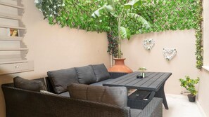 Outdoor dining - ISIDORA home (Rethimno)